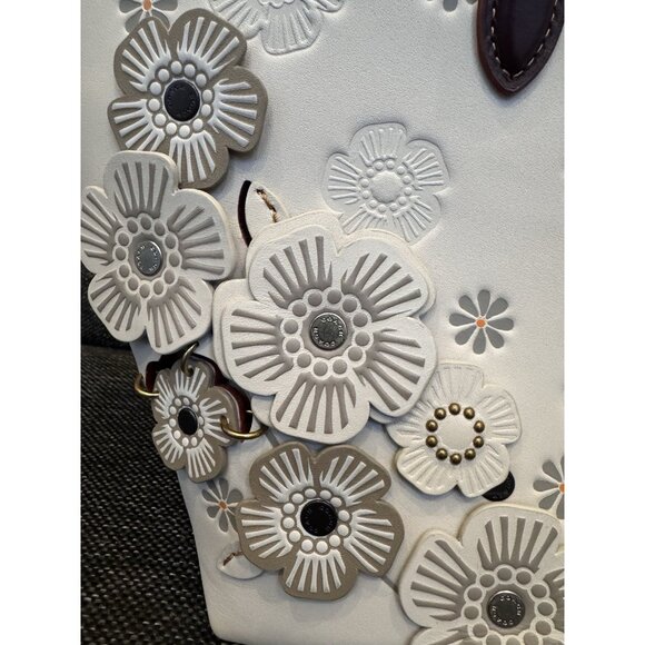 Coach Tea Rose Dakota Rouge Shoulder Bag Chalk Leather Flower Appliqué MINT - Picture 6 of 16